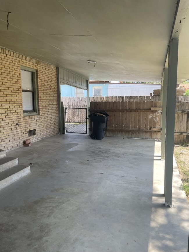 Building Photo - 329 N 8th St