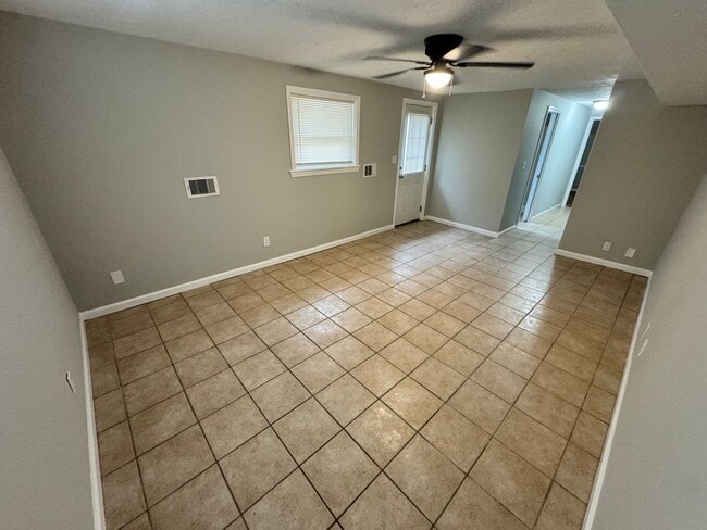 Building Photo - Spacious 4 Bedroom in Fern Creek