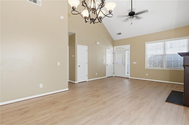 Building Photo - 726 Gardenside Cir SE