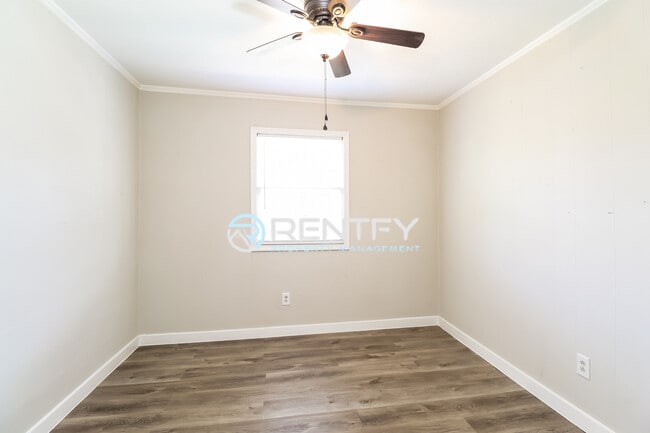 Building Photo - 623 S New Hope Rd