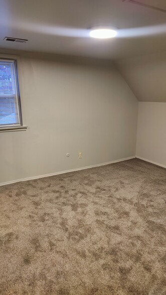 Building Photo - 4118 W Forest Park Ave