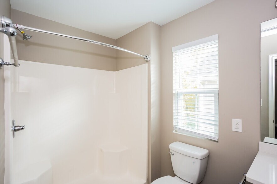 Building Photo - 109 Lookout Point Pl