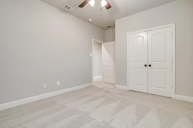 Building Photo - 708 Sycamore Dr