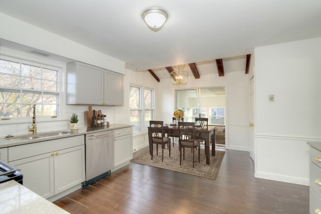 Building Photo - 2309 Sudbury Ln