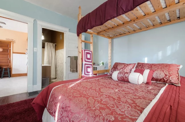 Building Photo - 2451 Maplewood Ave