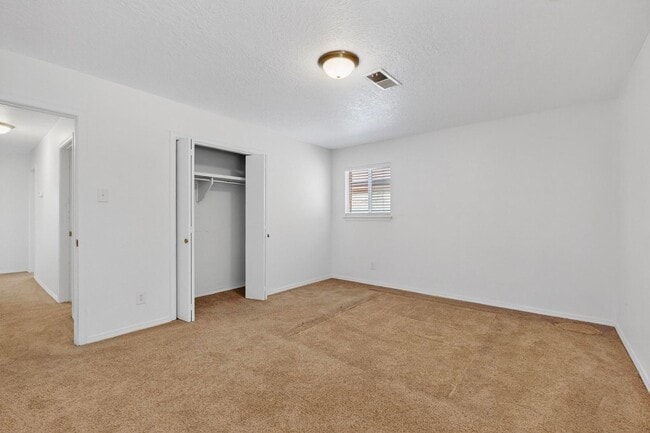 Building Photo - 3 Bedroom 2 Bath with 2 car garage