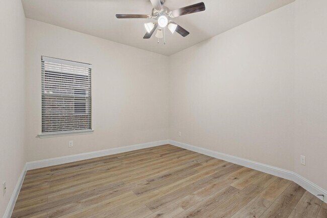 Building Photo - 7822 Cottonwood Dr