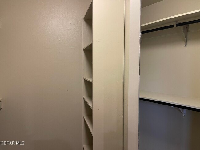 Building Photo - 9220 Lait Dr