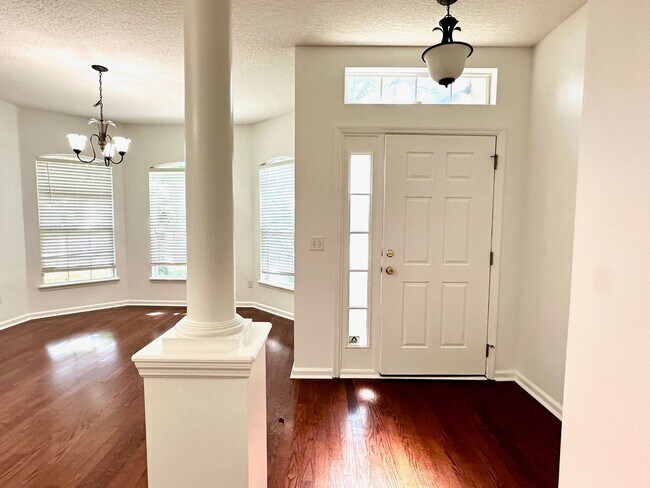 Building Photo - North Hampton! Amenities Galore! 4 Bed, 3 Bath!