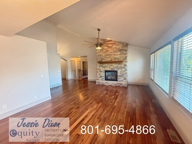 Building Photo - 5725 Brook Cir