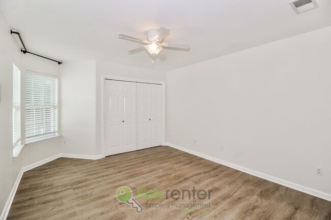 Building Photo - $200 Off 1st Month's Rent - 2 Bdrm/ 2 Bath, Townhome in Wilmington
