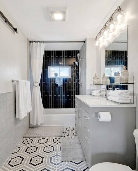 Building Photo - 10 Oak St