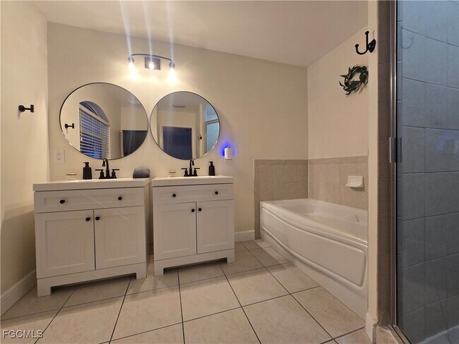 Building Photo - 2309 SW 27th St