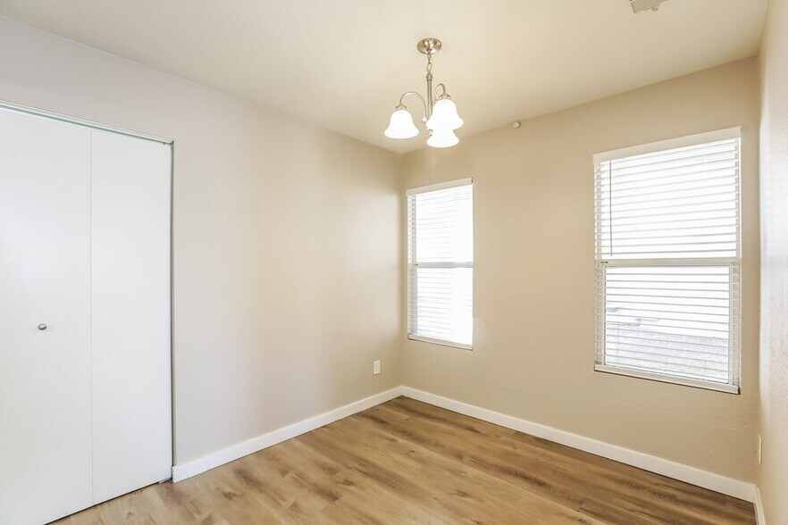 Building Photo - 6373 Rose Tree Ln