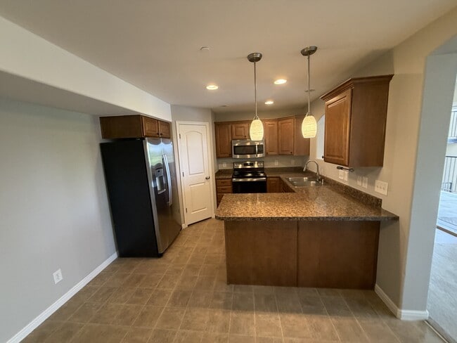 Building Photo - 999 Village River Ln