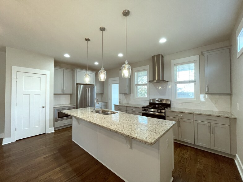 Kitchen - 5410A California Ave