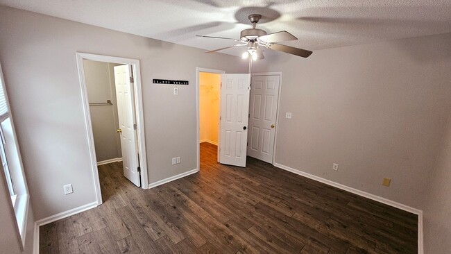 Building Photo - 4 BR 2 BA Southwest