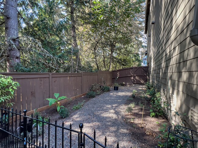 Building Photo - 9756 SW 171st Ave