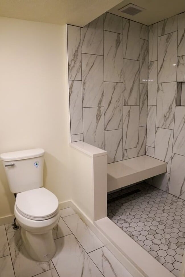 Building Photo - Luxury 2 bed 2 bath, amazing Southside loc...