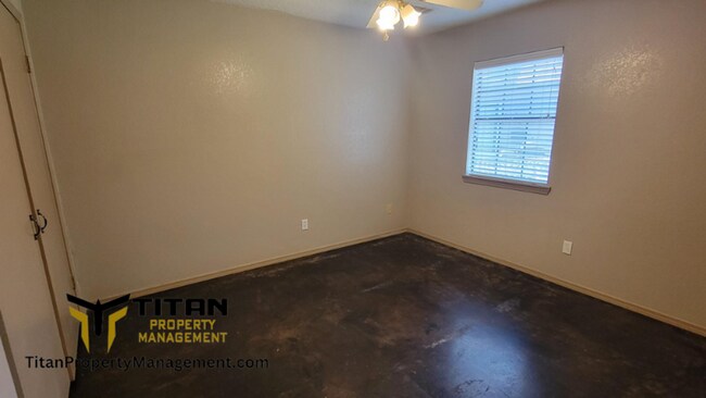 Building Photo - 2bed/1bath Apartment