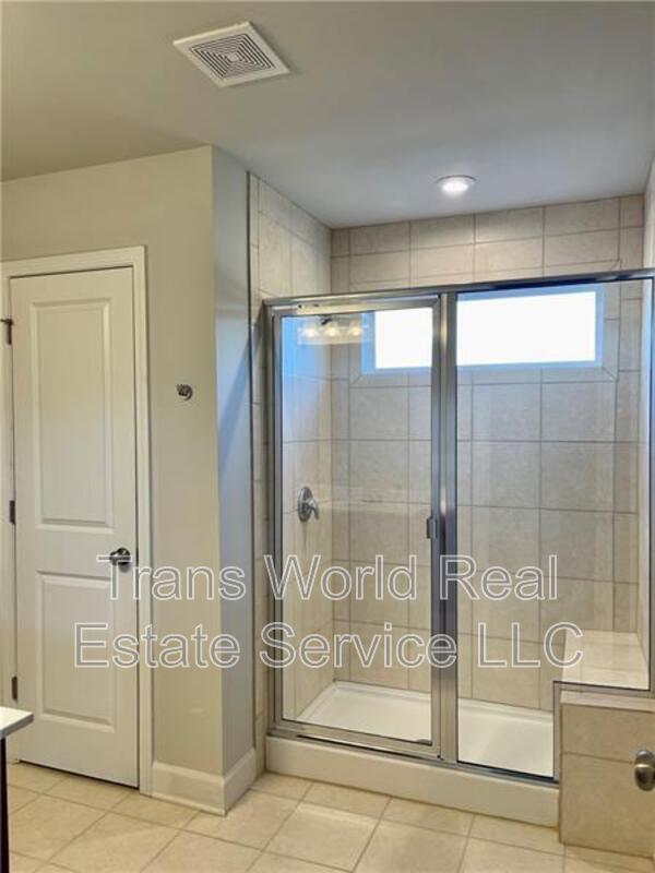 Building Photo - 5689 Wheeler Ridge Rd