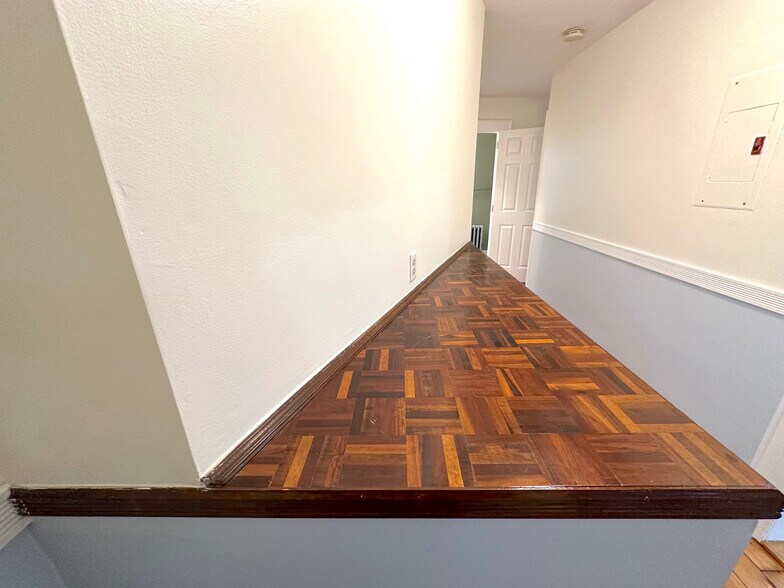 Building Photo - 152 Grand St