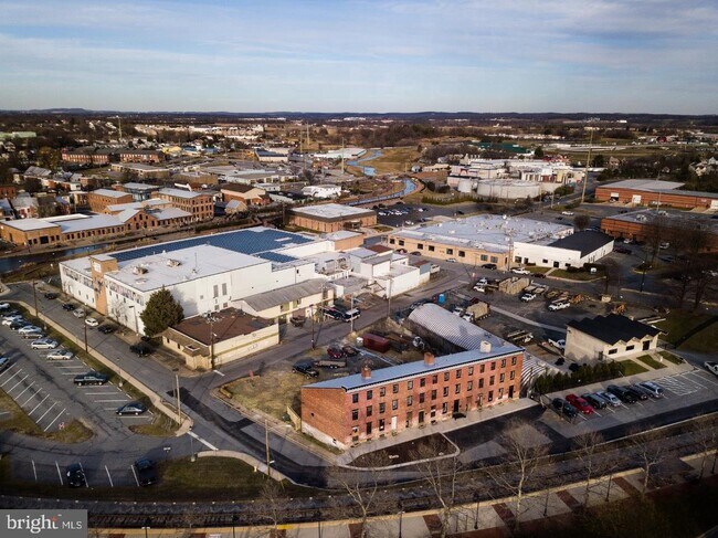Building Photo - 165 B and O Ave