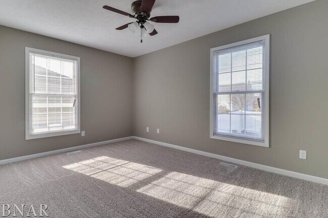 Building Photo - Stunning 4 Bed/3Bath Bi Level