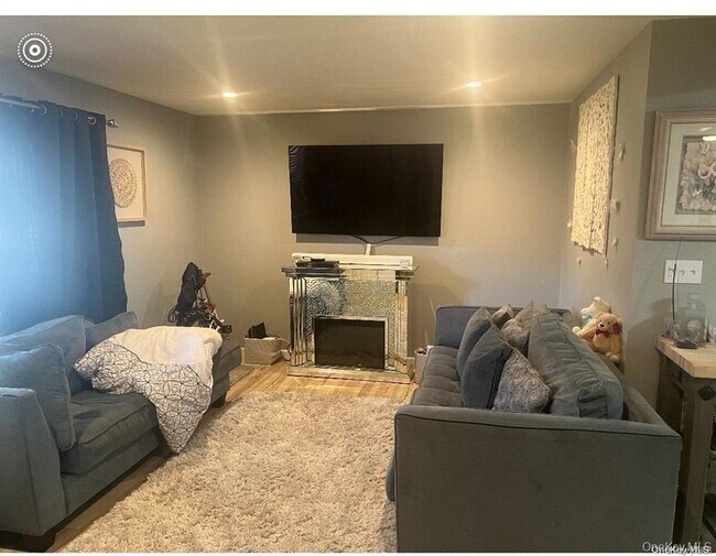 Building Photo - 250 Feller Dr