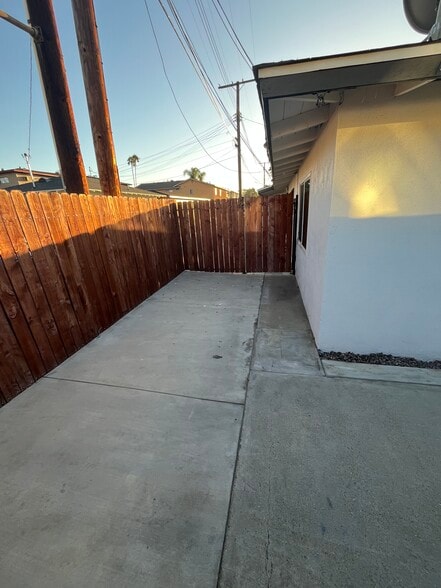 Building Photo - 385 Vernon Dr