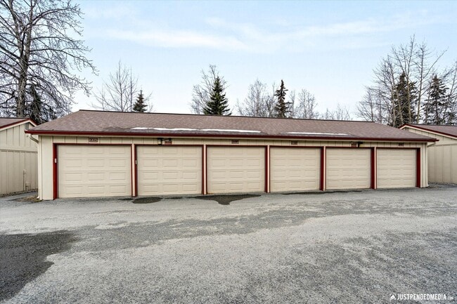 Building Photo - 2 Bed/ 2 Bath / Garage - Anchorage Condo!
