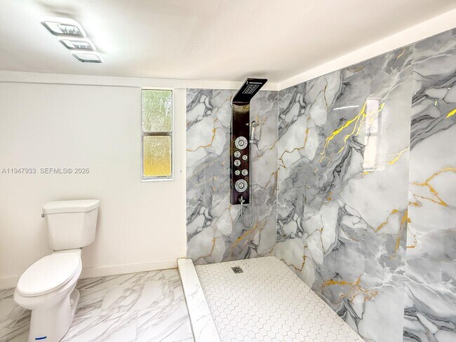 Building Photo - 260 Old Hwy 17