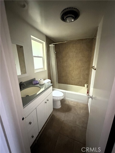Building Photo - 1628 Huntington Dr