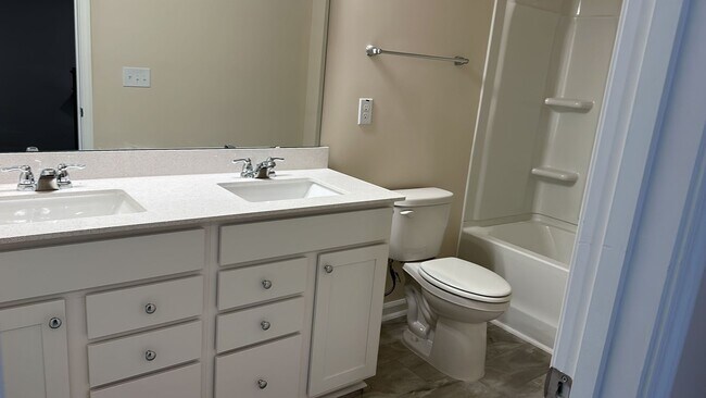 Building Photo - 897 Falls Grove Trl