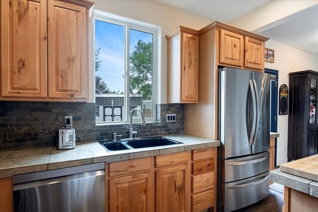 Building Photo - 1622 NW Rimrock Dr