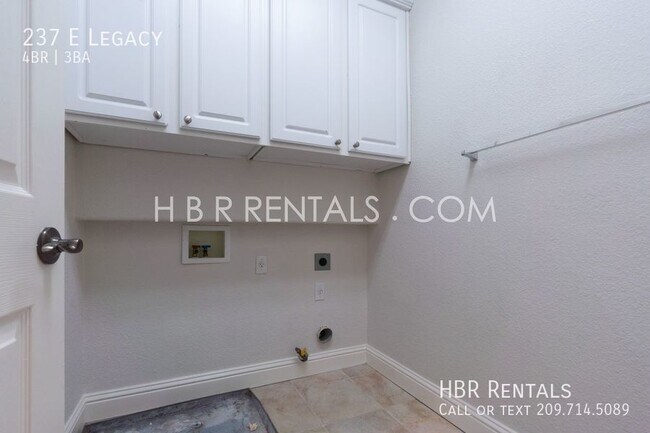 Building Photo - WICKLUND Village 4 Bedroom Home - Gated Dr...