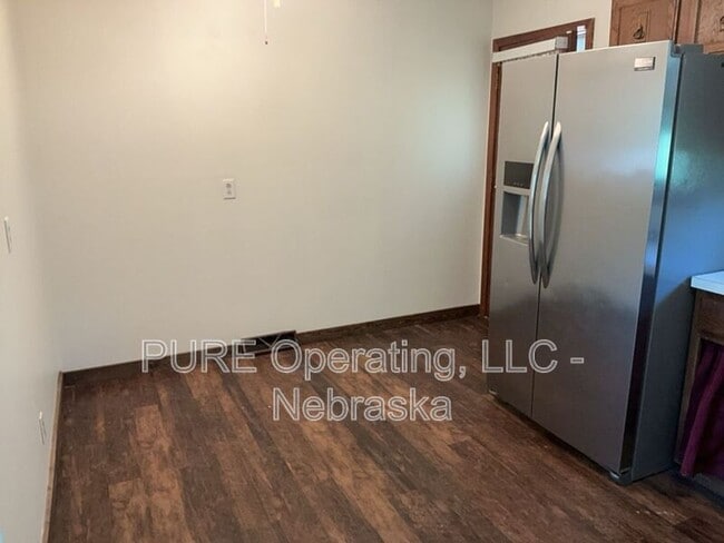 Building Photo - 105 N Elm St