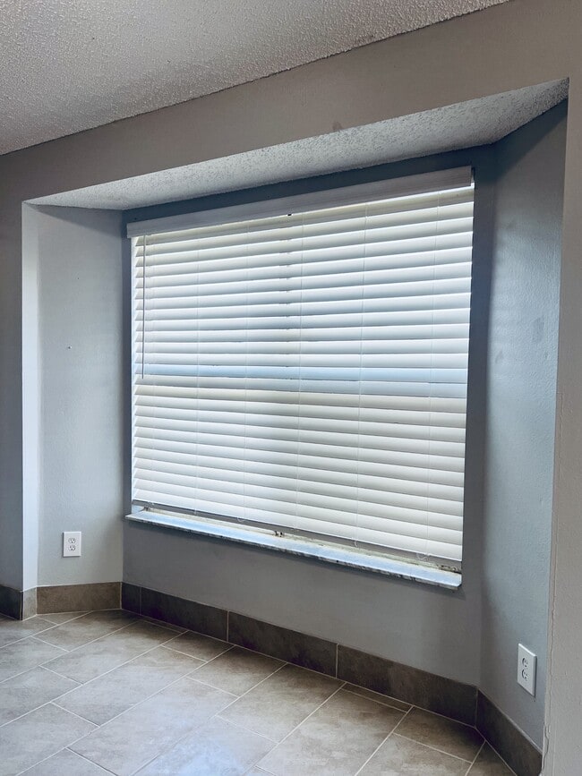 Building Photo - 2386 Harbor Town Dr