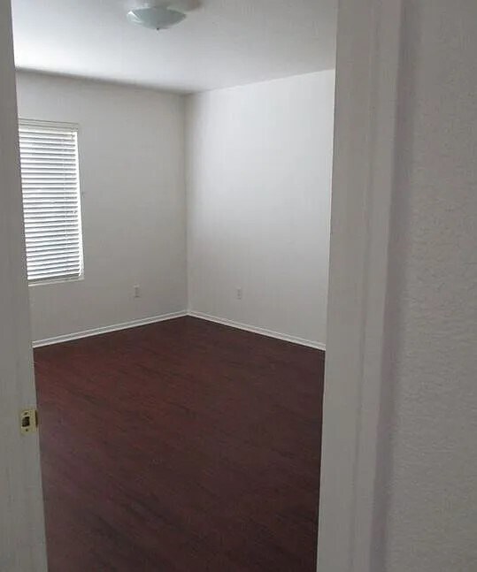 Building Photo - 11561 Park Ln