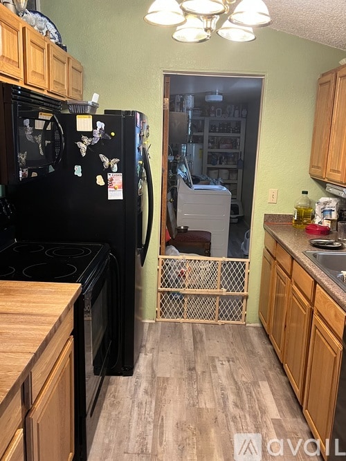 Building Photo - 467 Meadow Rd