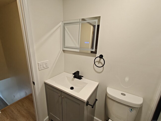 Building Photo - 18 Broadview Hts