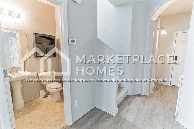 Building Photo - 620 Creekside Ave SW