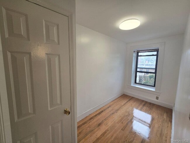 Building Photo - 477 Halsey St