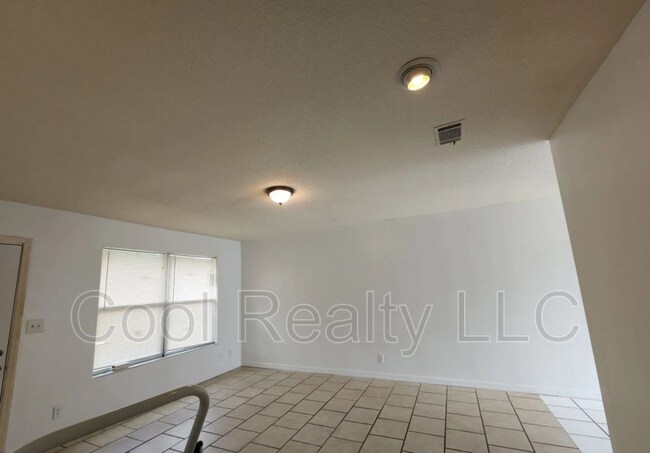 Building Photo - 227 SE Colburn Ave