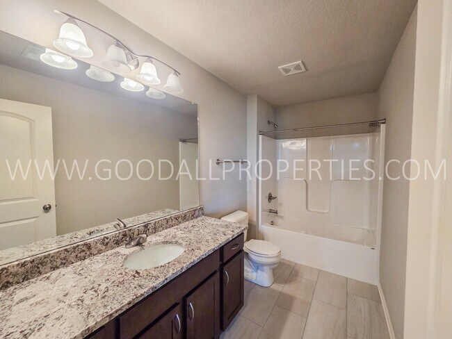 Building Photo - 885 Northview Dr