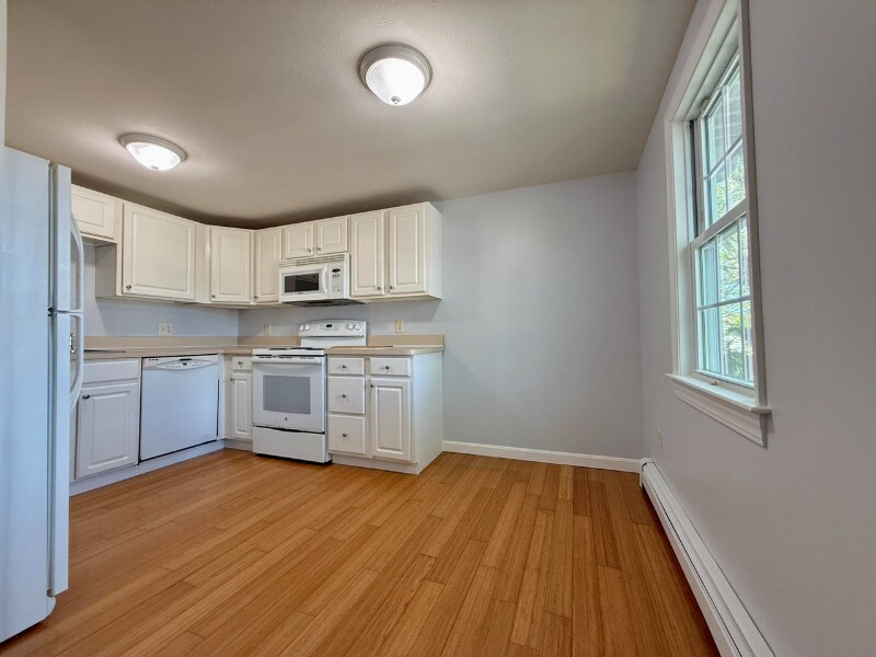 Building Photo - 56 Center St