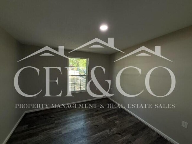 Building Photo - Large 4 bedroom 2 bathroom home now available in Cowpens!