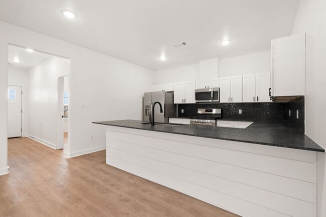 Building Photo - 8700 Cantera Dr