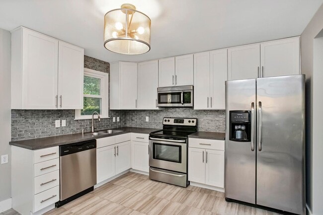 Building Photo - 2129 Crystal Dr