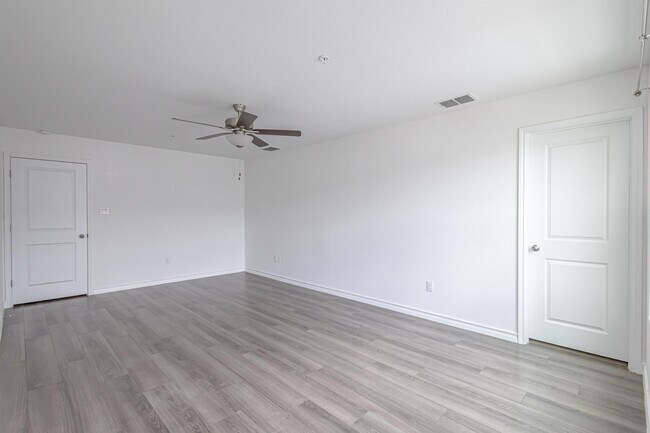 Building Photo - 9912 Kaspar Dr